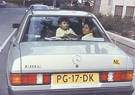 Driving the W201 to the Atomium